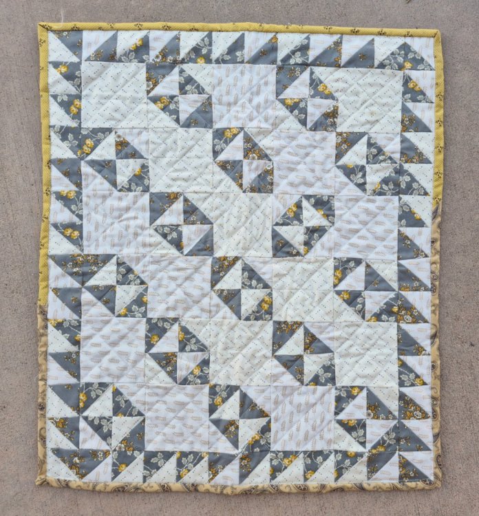 broken dishes doll quilt 6.jpg